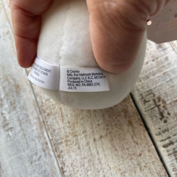 NWT Hallmark Disney Frozen Olaf Fluffballs Collectible Tree Ornament - Picture 4 of 5